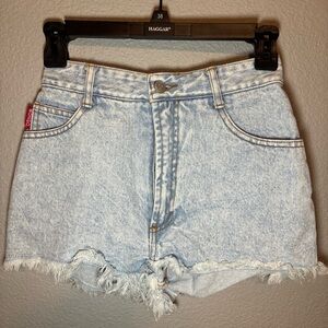 Vintage BONGO Denim shorts. Size 5. 25” waist light wash raw hem